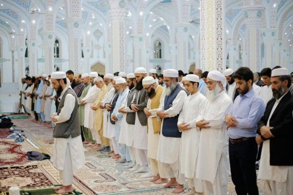 Keutamaan Salat Tarawih di Masjid dan di Rumah, Panduan Ibadah Ramadan 2025