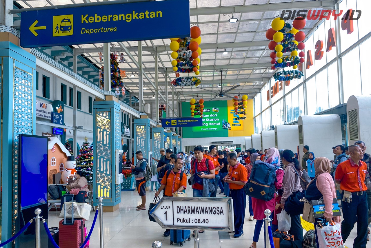 Hari Raya Natal 2024: Penumpang di Stasiun Gambir dan Pasar Senen Masih Tinggi, 40 Ribu Lebih Tiket Terjual