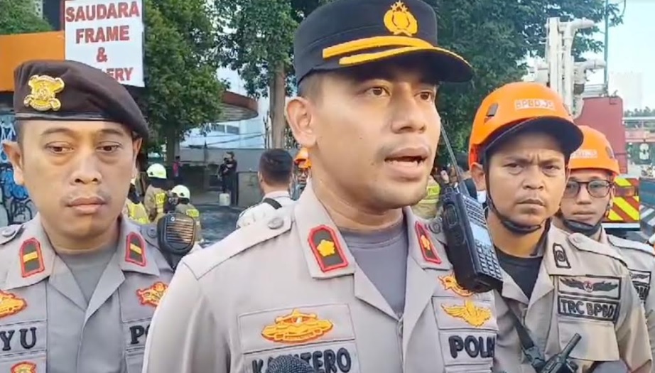 Polisi Ungkap Kendala Sulitnya Kebakaran Toko Bingkai Mampang Dipadamkan