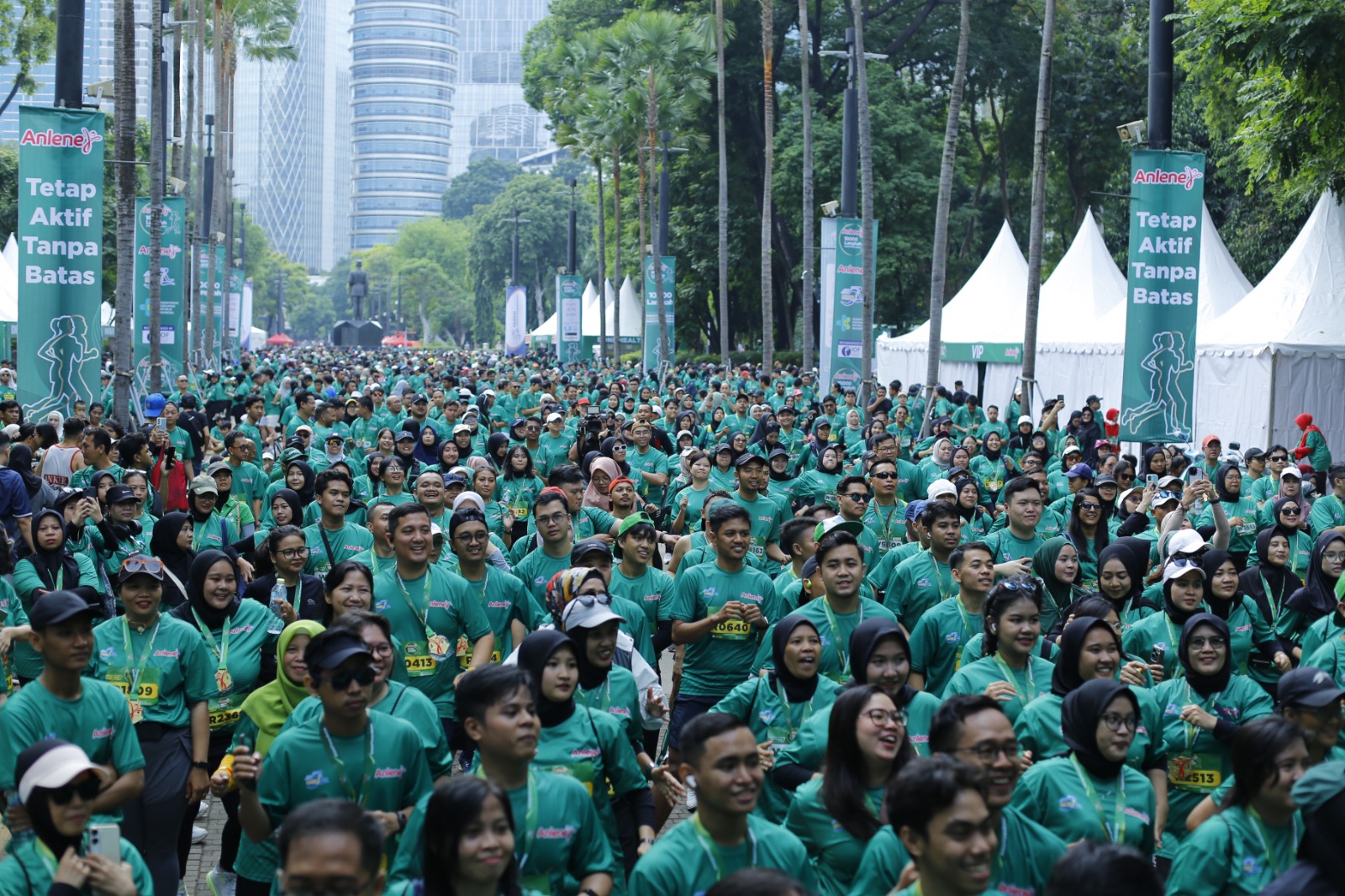 Lawan Osteoporosis, 10 Ribu Orang Berjalan 10 Ribu Langkah di GBK