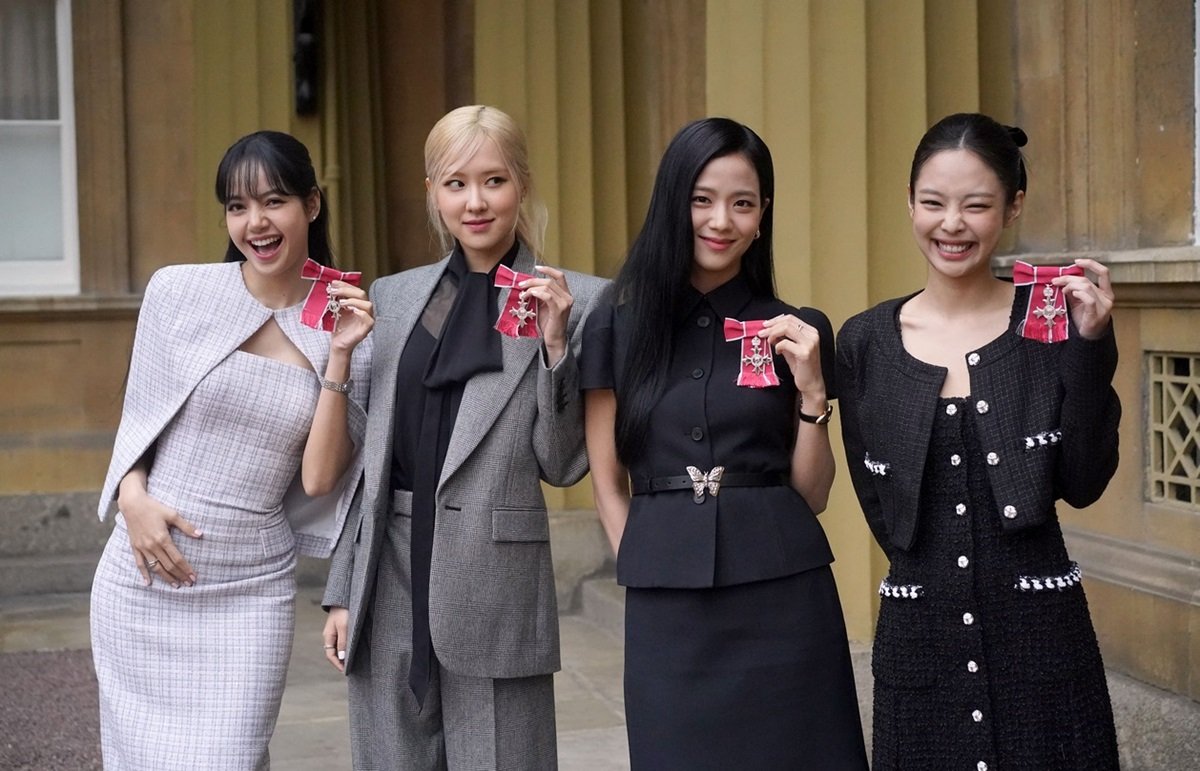 Daebak! BLACKPINK Dapat Gelar MBE Kehormatan dari Raja Charles III, Ini Alasannya