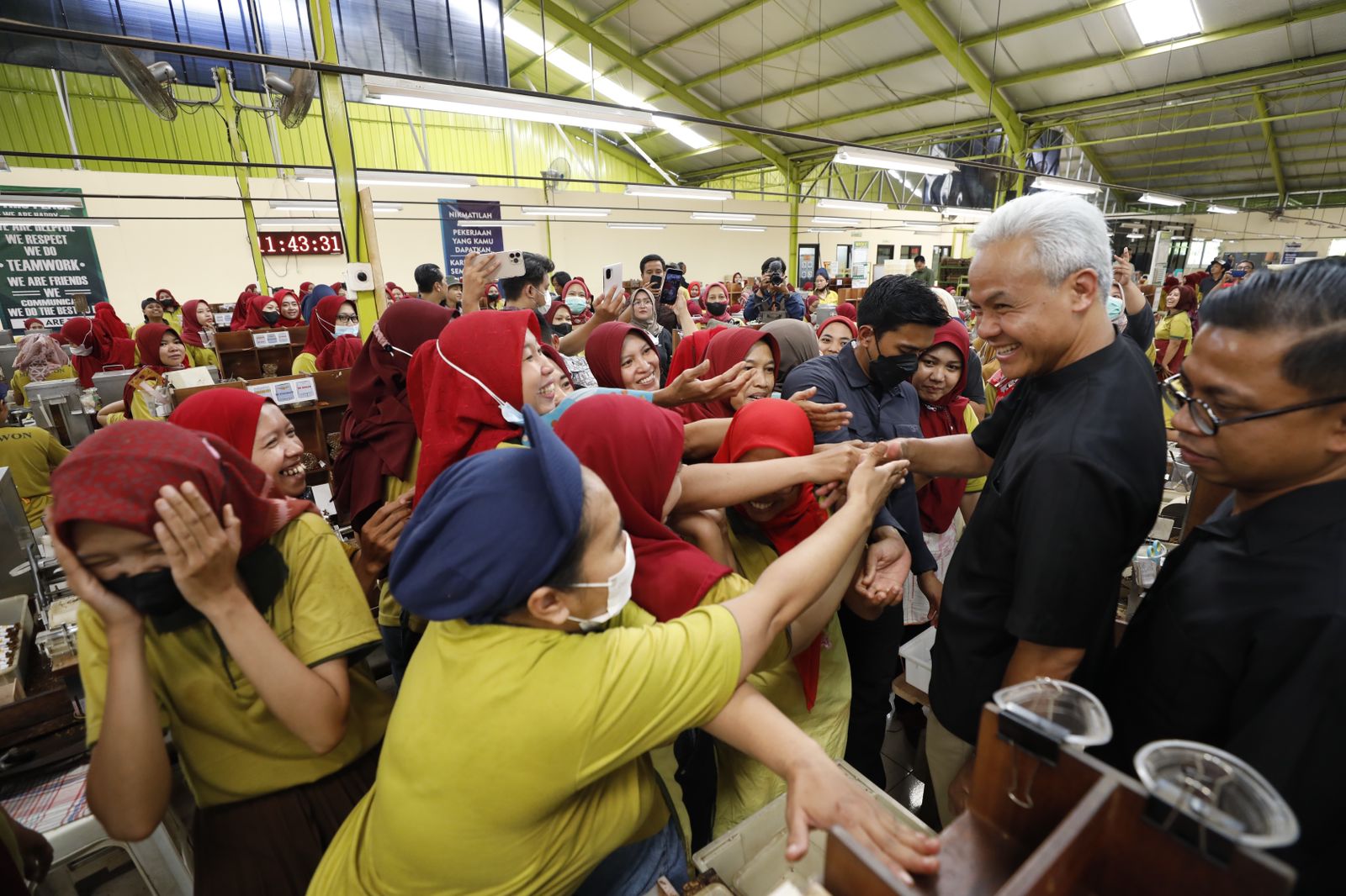 Cara Ganjar Pranowo Bangkitkan Geliat Industri Tembakau Nasional