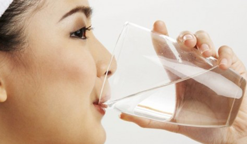 Biasakanlah Banyak Minum Air Putih di Musim Flu yang Kembali Merebak