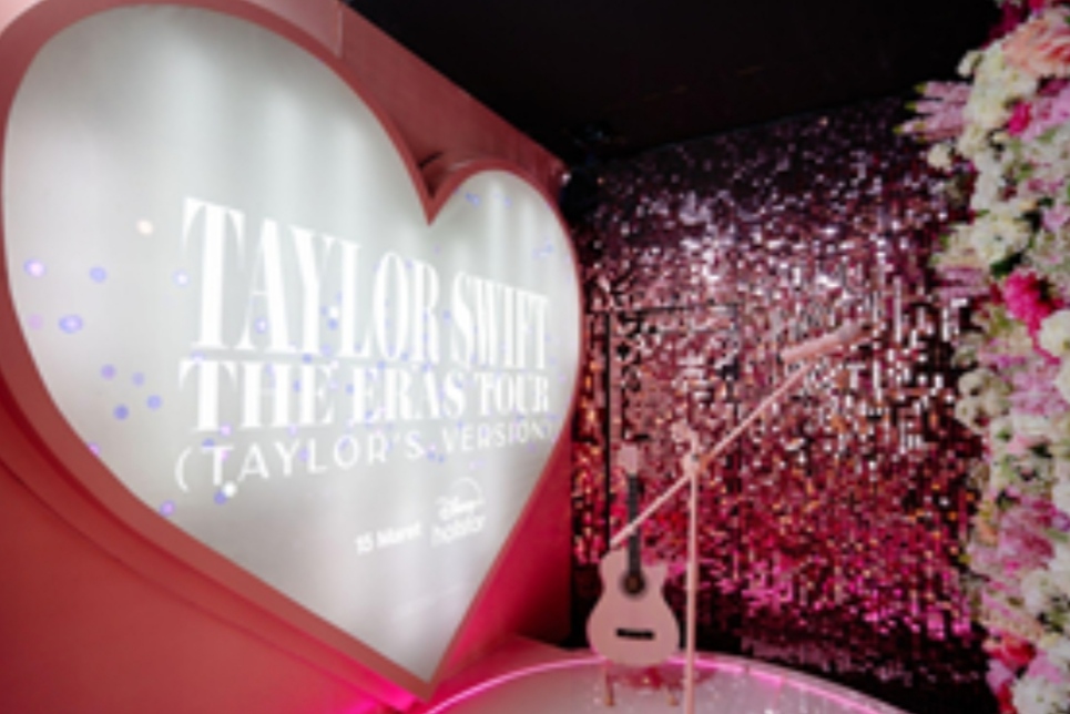Swifties! Film Taylor Swift Tayang Hari Ini, Disambut Instalasi Foto Keren yang Gak Kaleng-Kaleng