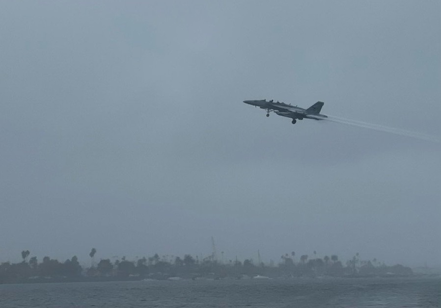 Jet Tempur Angkatan Laut AS Jatuh di Perairan San Diego, Dua Pilot Selamat 