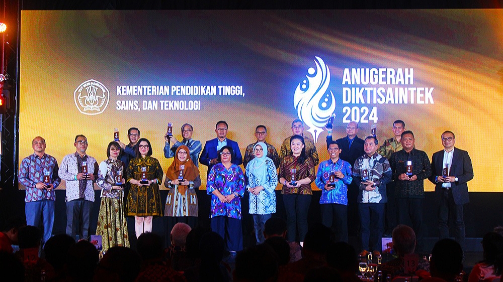 Universitas Esa Unggul Raih 4 Penghargaan di Ajang Bergengsi Anugerah Diktisaintek 2024