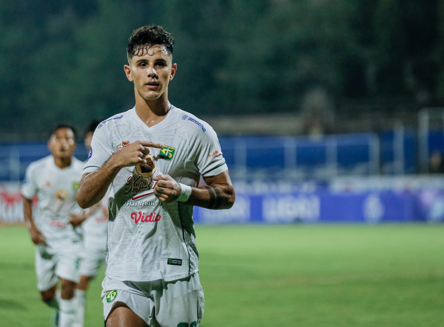 Ayo Ketemu Bruno Moreira di Persebaya Store Kompleks, Ada Banyak Diskon!