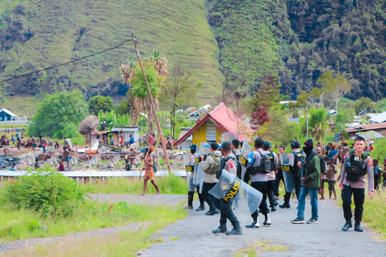 Bentrokan Pilkada di Mulia, Puncak Jaya: 12 Meninggal dan Ratusan Orang Terluka