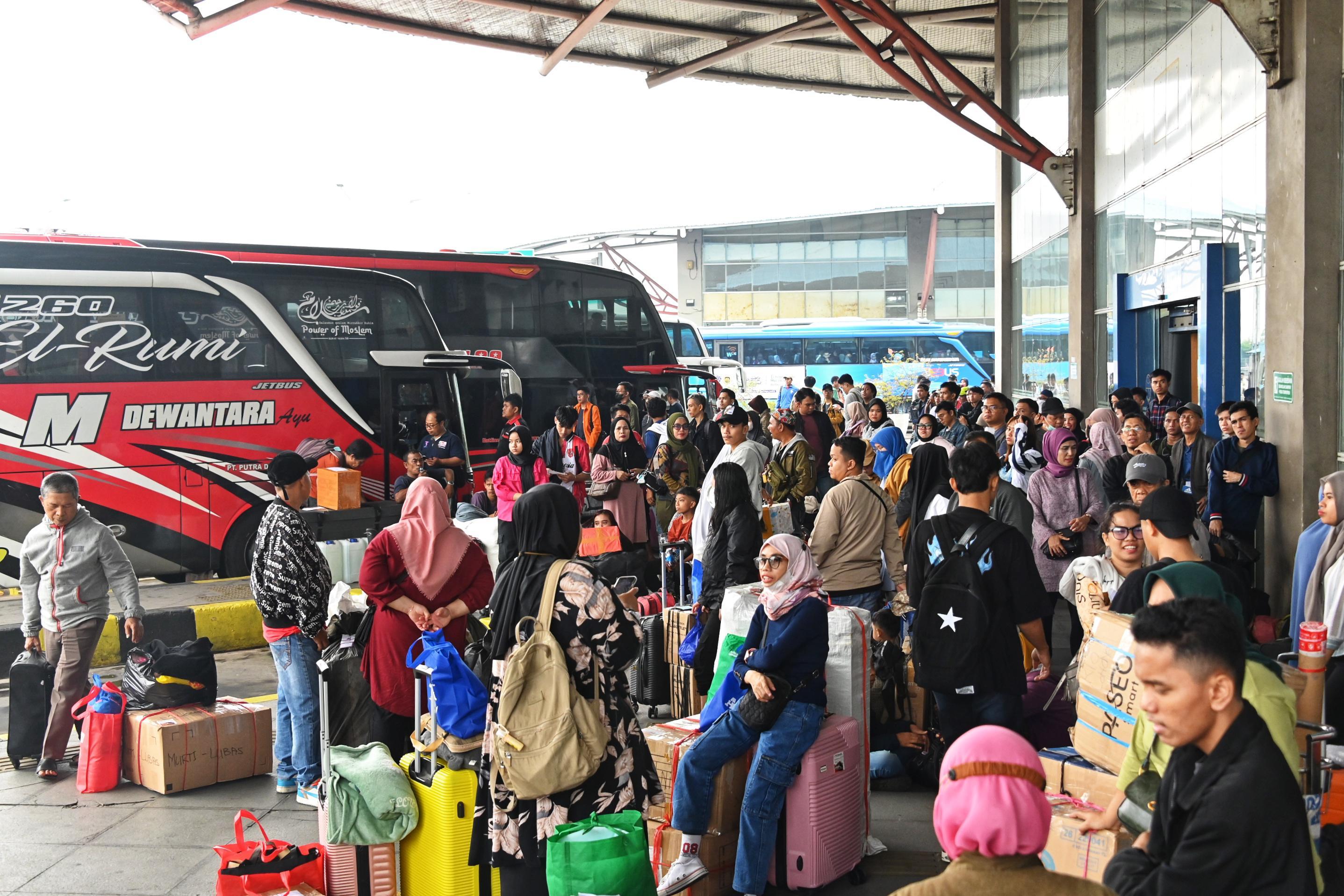Kemenhub Catat Jumlah Penumpang Bus Meningkat 94% Jelang Idul Fitri 2025
