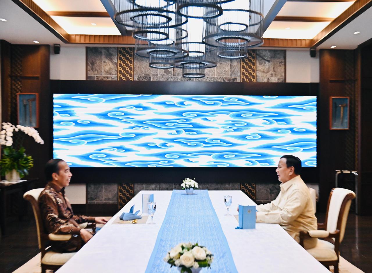 Momen Akrab! Prabowo dan Jokowi Buka Puasa Bersama di Istana