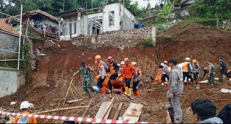 Tragedi Mencekam Longsor Jatinangor Sumedang, 4 Orang Tewas Tertimbun