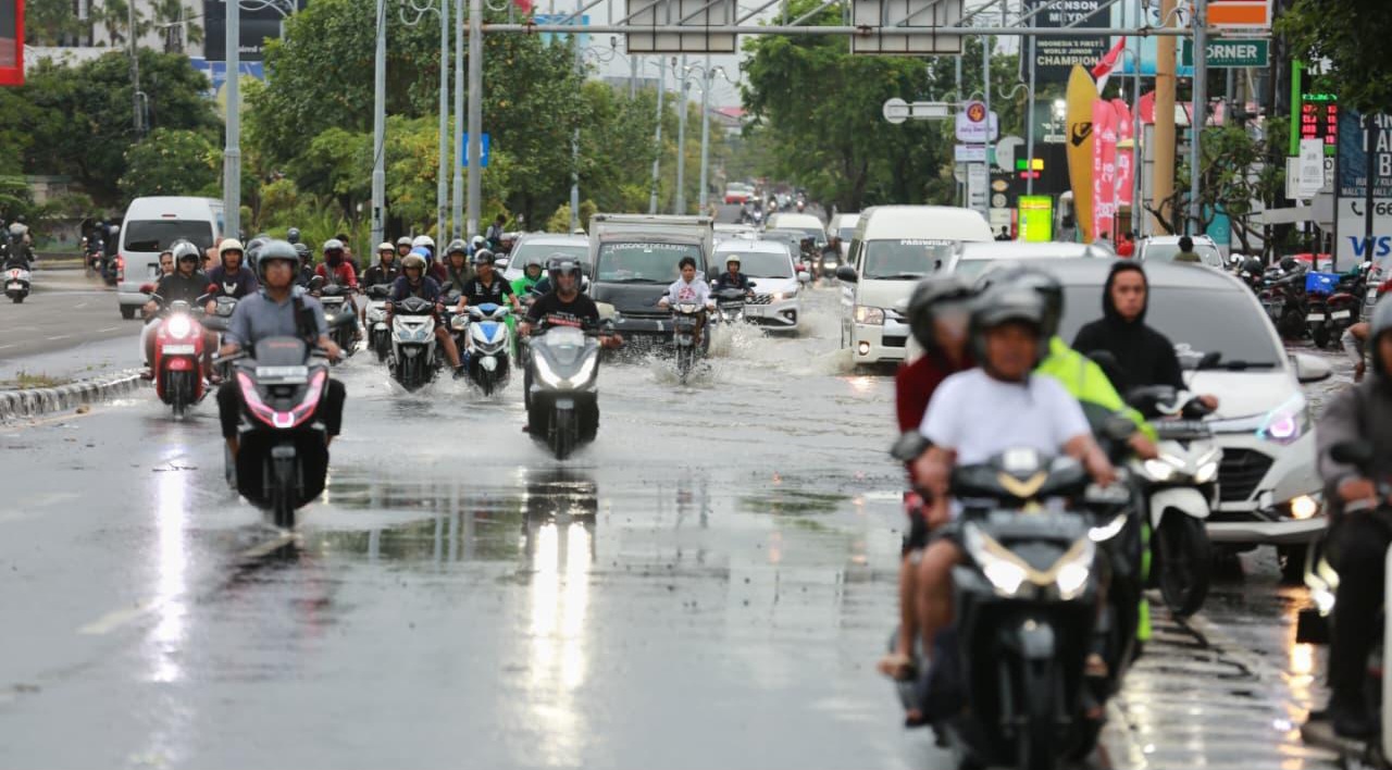 Kementerian PU Kerahkan Alat Berat dan Tim Tanggap Darurat untuk Buka Akses Jalan Nasional di Bali Akibat Banjir