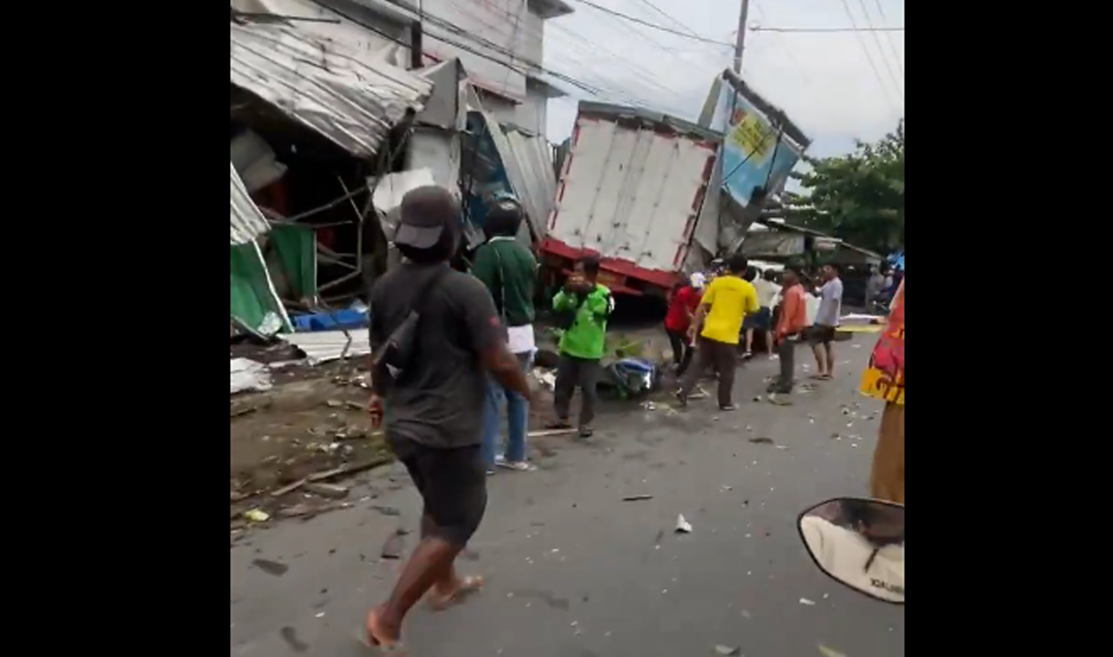 Ngeri! Sejumlah Pemotor Terkapar Dihajar Truk Rem Blong di Semarang, Supir Terjepit di Kabin