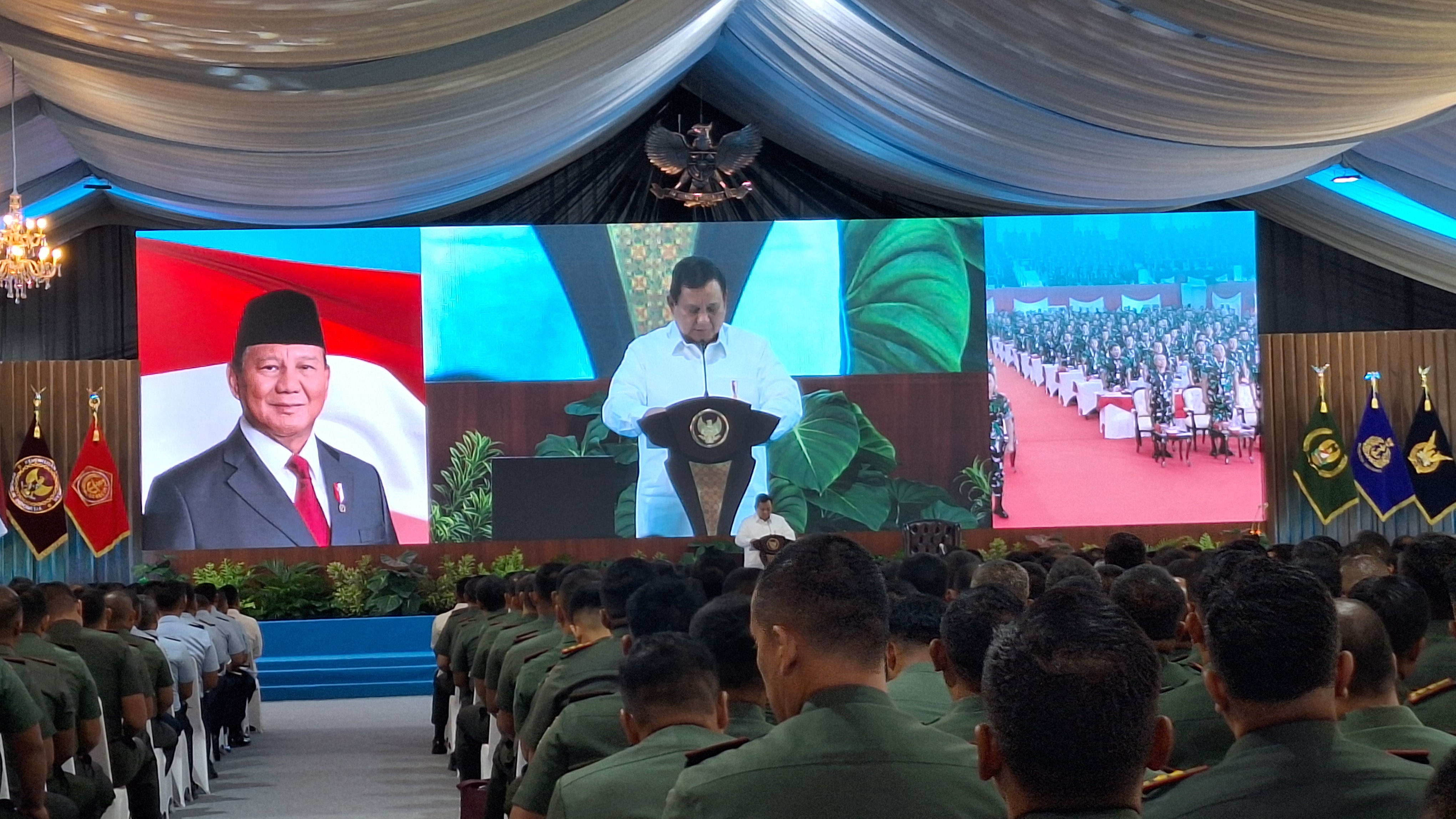 Prabowo ke Komandan TNI: Lindungi Negara Tak Bisa Cuma Teori dan Kata-kata