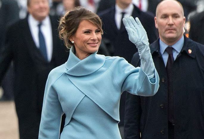 Donald Trump Dilantik, Pilihan Busana Melania Trump Jadi Teka-teki