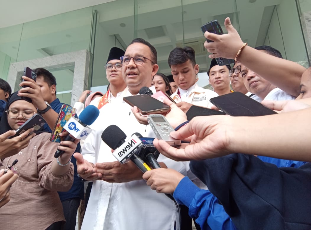 Tegas! Anies Baswedan Minta Para Guru Beri Sanksi yang Edukatif soal Viralnya Siswa Duduk di Lantai Gegara Nunggak SPP