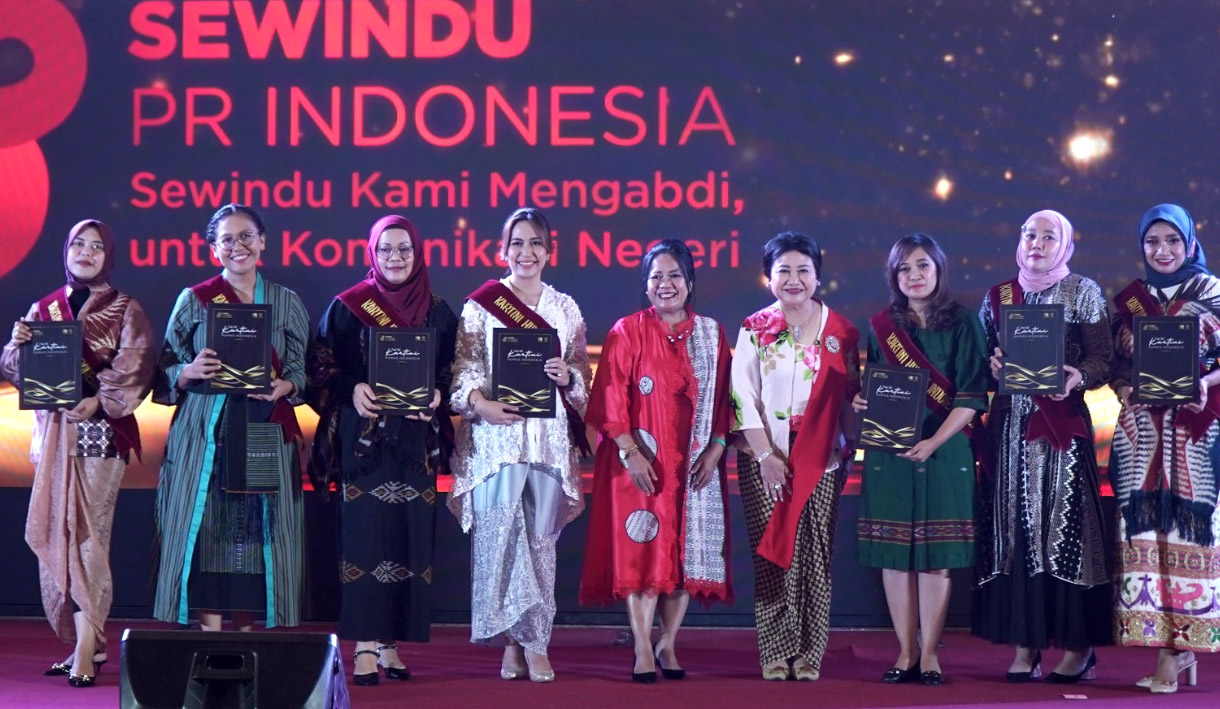 Humas Pegadaian Raih Penghargaan Top 50 Kartini Humas Indonesia