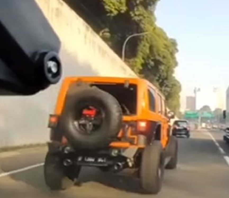 Soal Jeep Rubicon Serempet Mobil Lain di Jalan Tol Auto Kabur, Polisi: 'Kita Tunggu Laporan Korban'