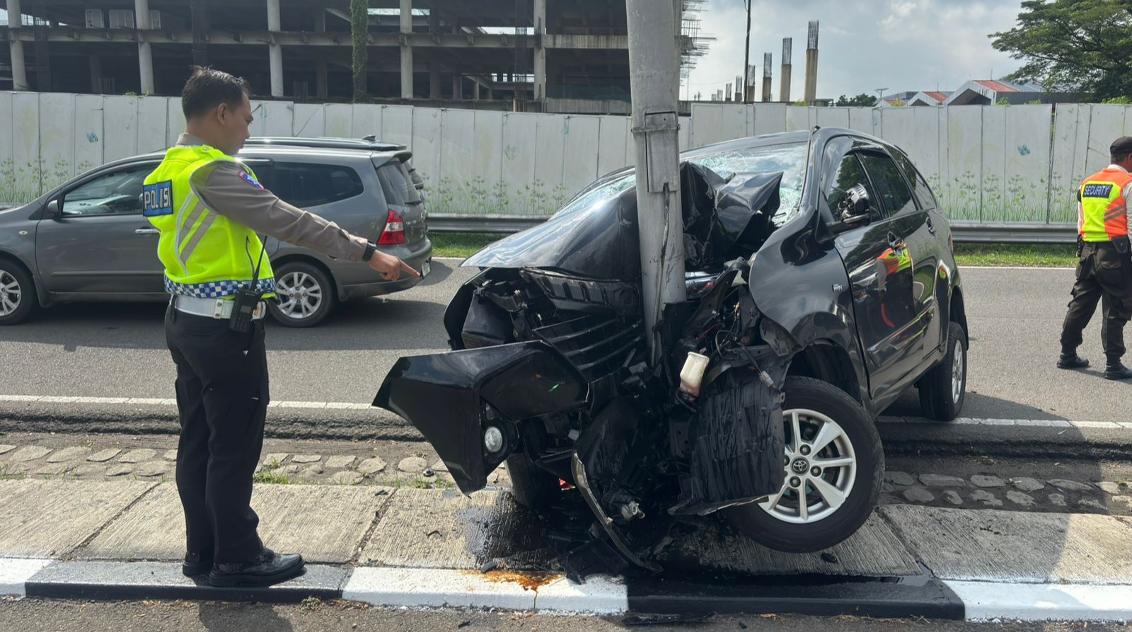 Kronologi Toyota Avanza Nabrak Lampu Jalan di Kawasan Bandara Soekarno-Hatta