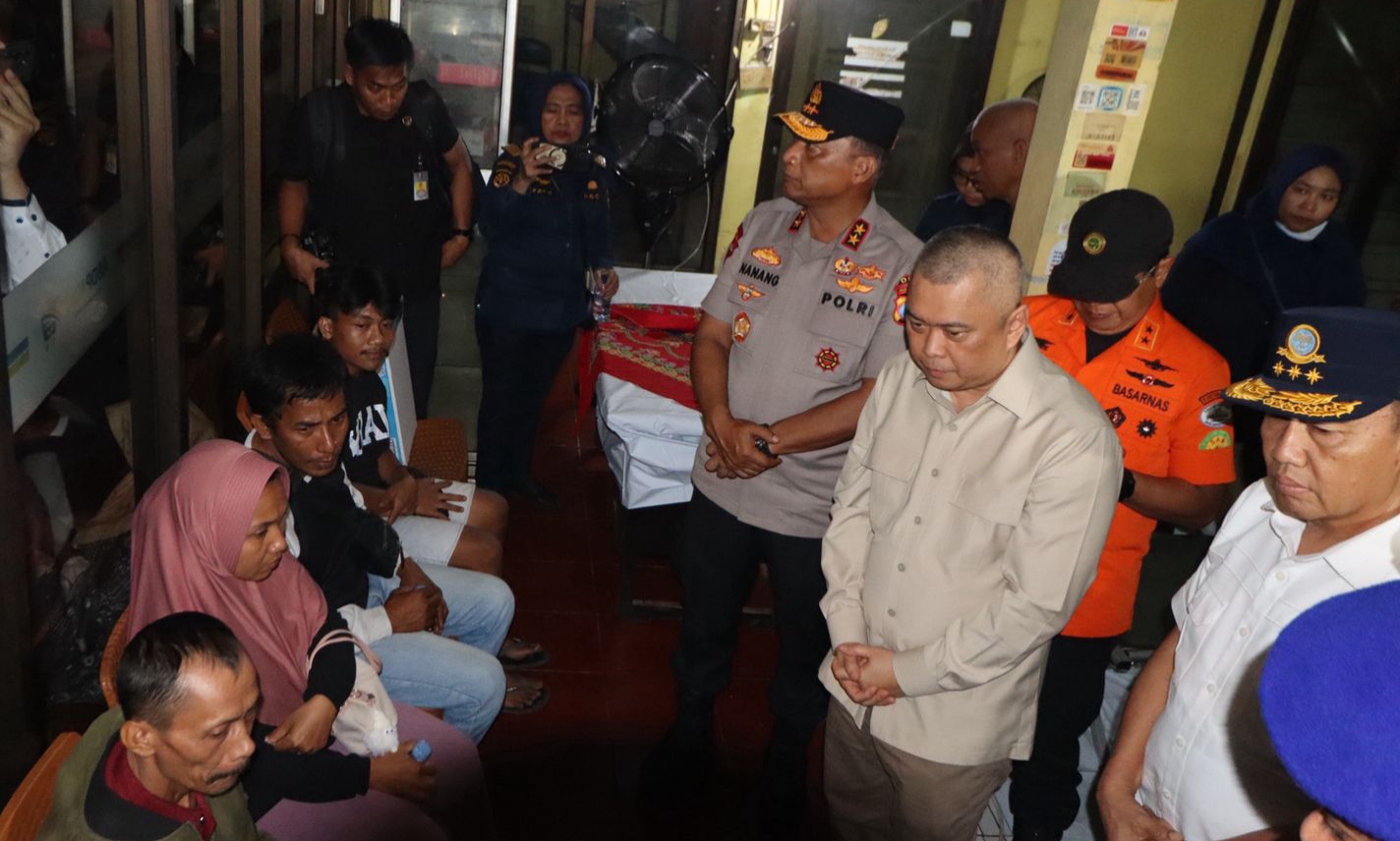 Kapolda Jatim dan Menhub Tinjau Korban KMP Tunu Pratama Jaya, Fokus Percepat Pencarian 