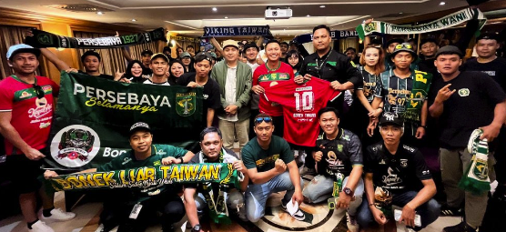 Presiden Persebaya Azrul Ananda Sambangi Bonek Taiwan, Bonek Ada di Mana-mana! 