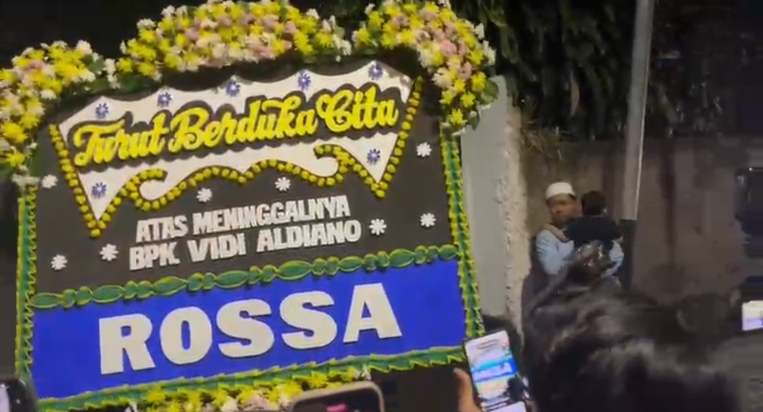 Foto-Foto Suasana Rumah Duka Vidi Aldiano, Karangan Bunga Berdatangan Termasuk dari Rossa