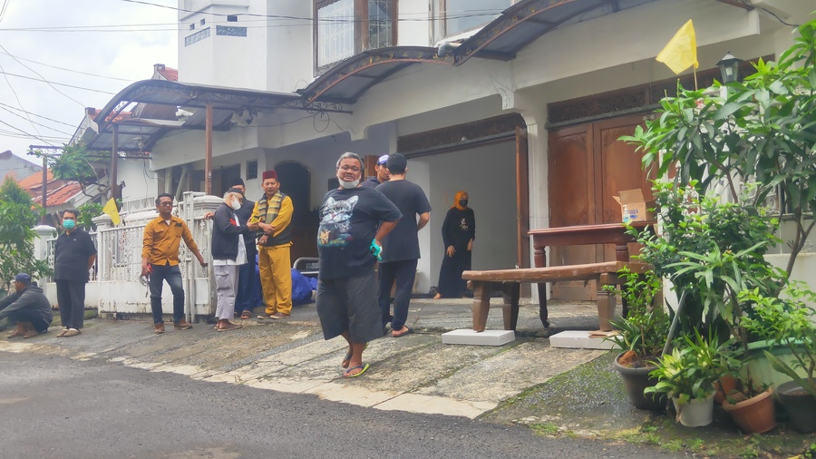 Pelayat Mulai Berdatangan ke Rumah Duka Ridwan Saidi