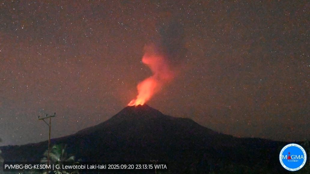 Gunung Lewotobi Laki-laki 31 Kali Erupsi, Tiga Bandara di NTT Lumpuh!