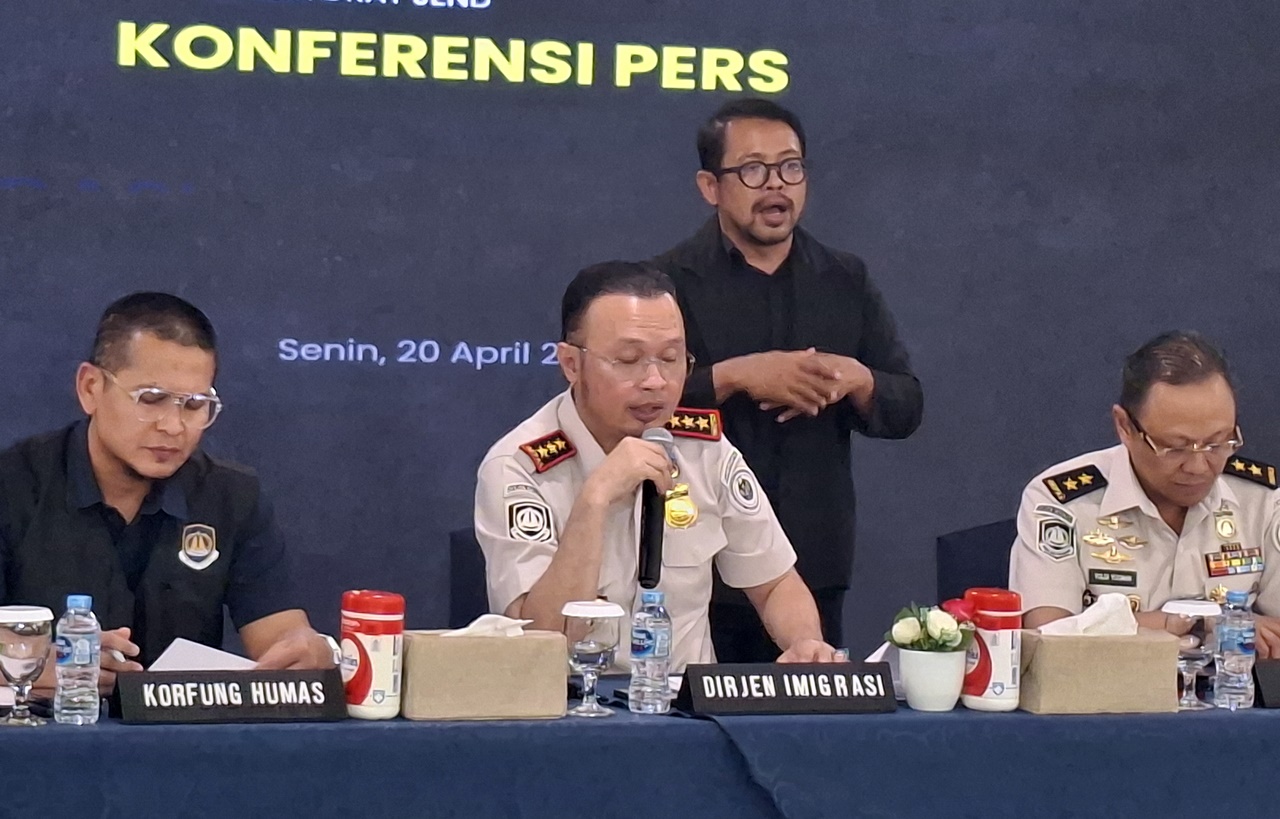 Nekat Berangkat Tanpa Visa Haji, 13 Calon Jemaah Ditahan Imigrasi di Soekarno-Hatta!