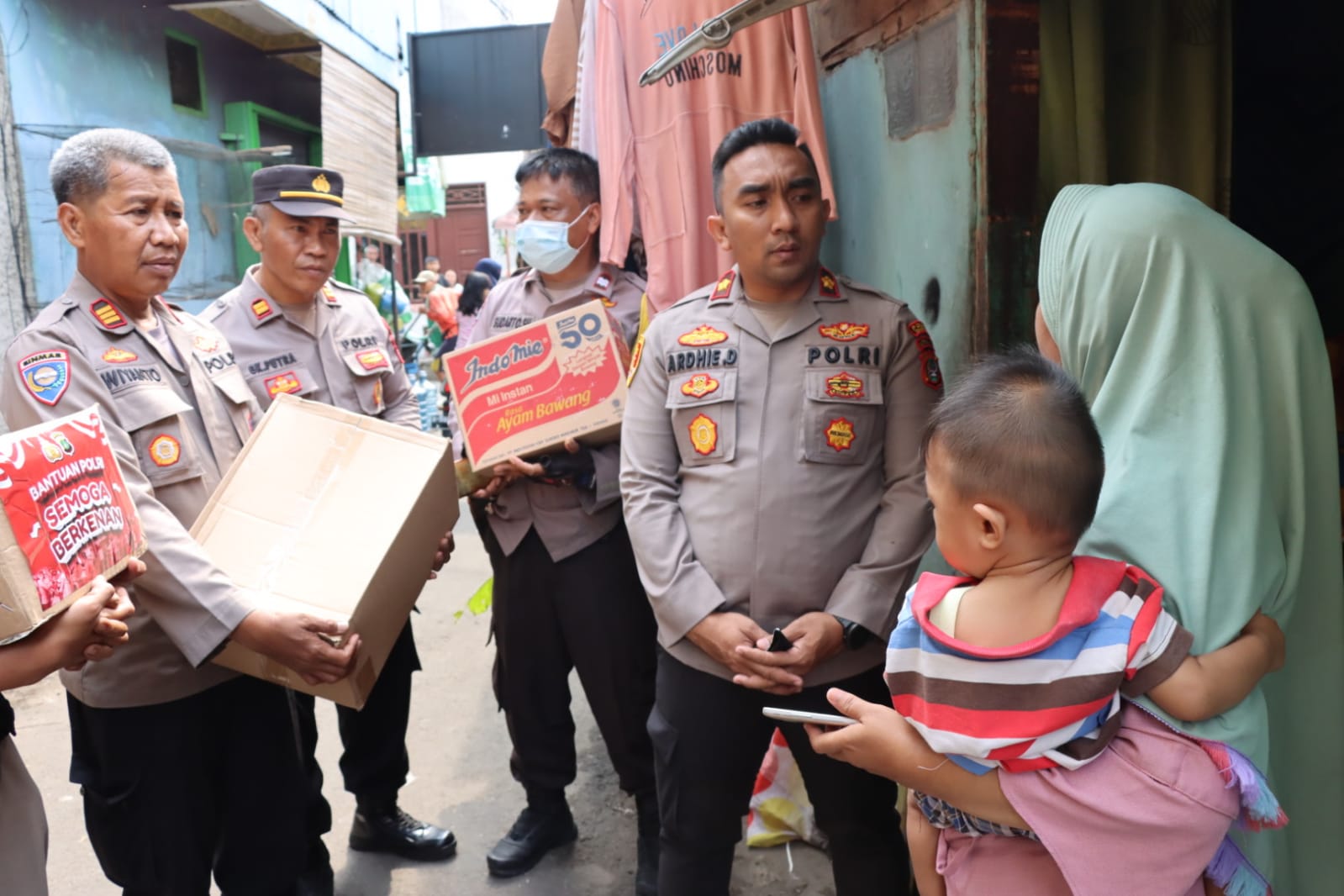 Polisi Kunjungi Rumah Keluarga Anak Gagal Ginjal Akut di Jakarta Barat