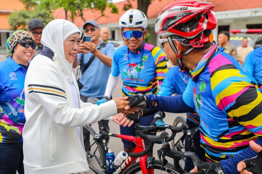 Sambut Peserta Tour de’ Jakarta–IKN, Khofifah Gaungkan Semangat Kebersamaan dan Kenusantaraan