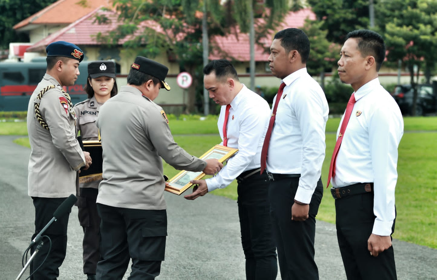 Alasan Kapolda Beri Penghargaan Tujuh Anggota Satreskrim Polrestabes Surabaya