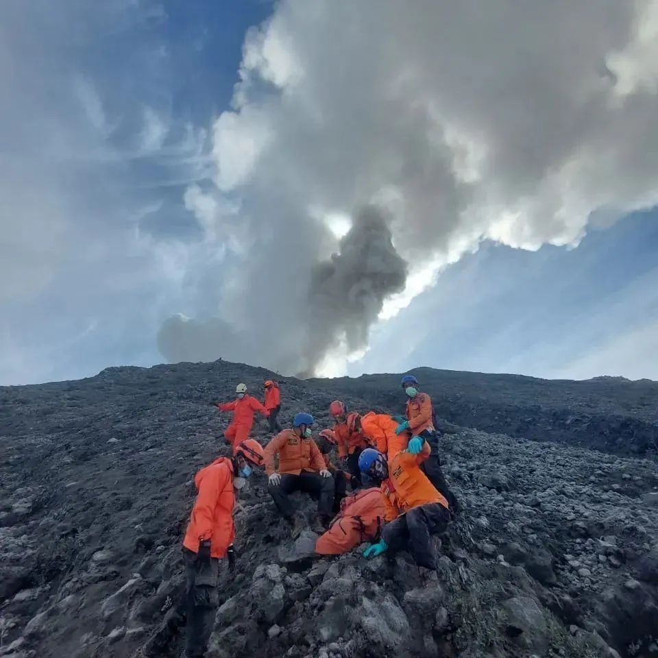 Pendaki Gunung Marapi yang Tewas Bertambah 2, Kini Total Jenazah Menjadi 13 Orang