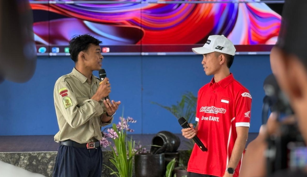 Ramaikan HDC 2025 Malang, Pembalap AHRT Berbagi Pengalaman di SMK Muhammadiyah 1 Kepanjen