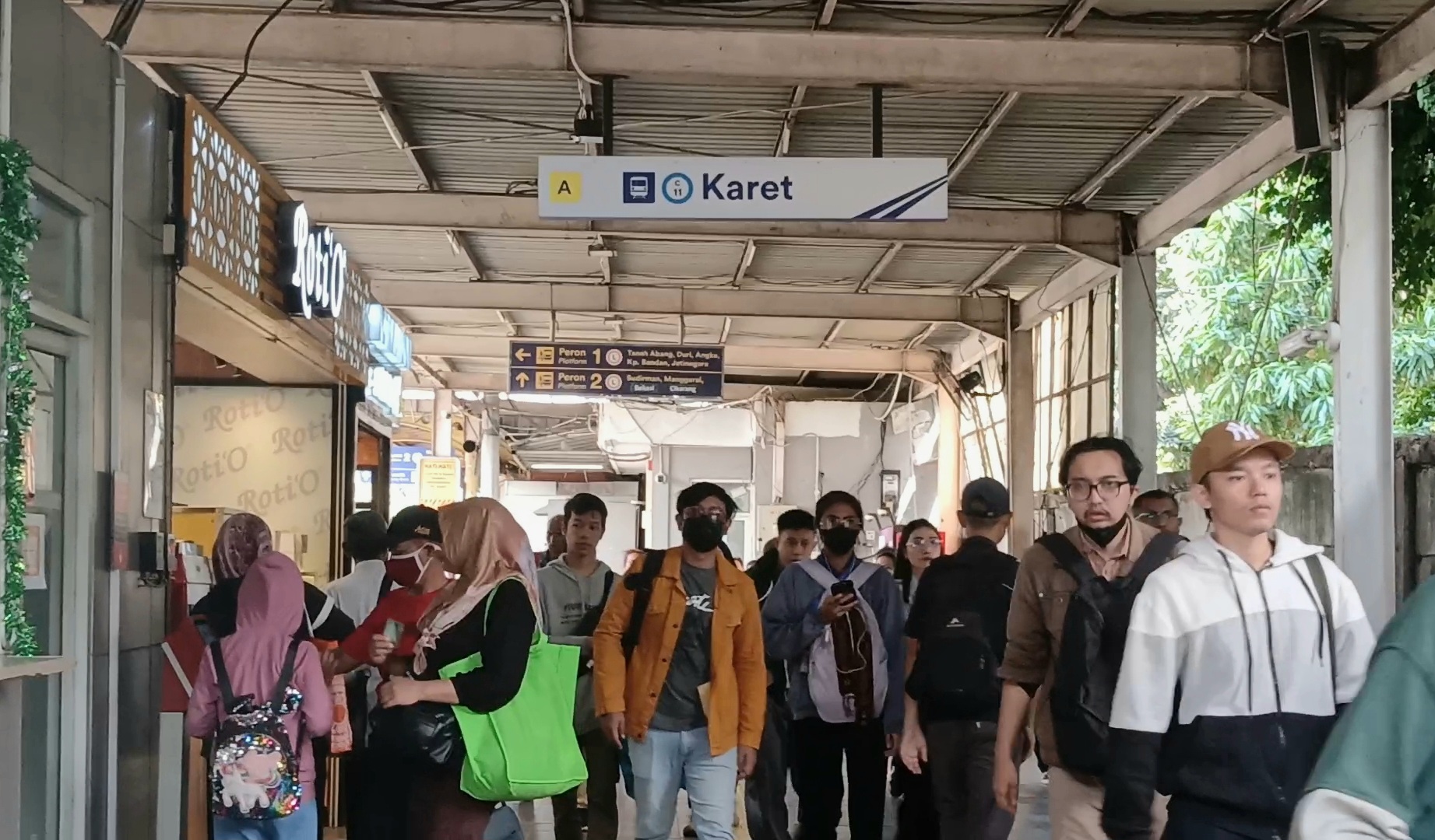 Penumpang Tolak Penutupan Stasiun Karet: Turun di BNI City Jauh ke Tempat Kerja