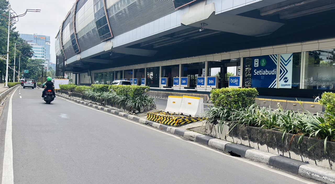 Dua Tiang Monorel Mangkrak di Rasuna Said Sudah Dibongkar, Pemotor: Kelihatan Plong