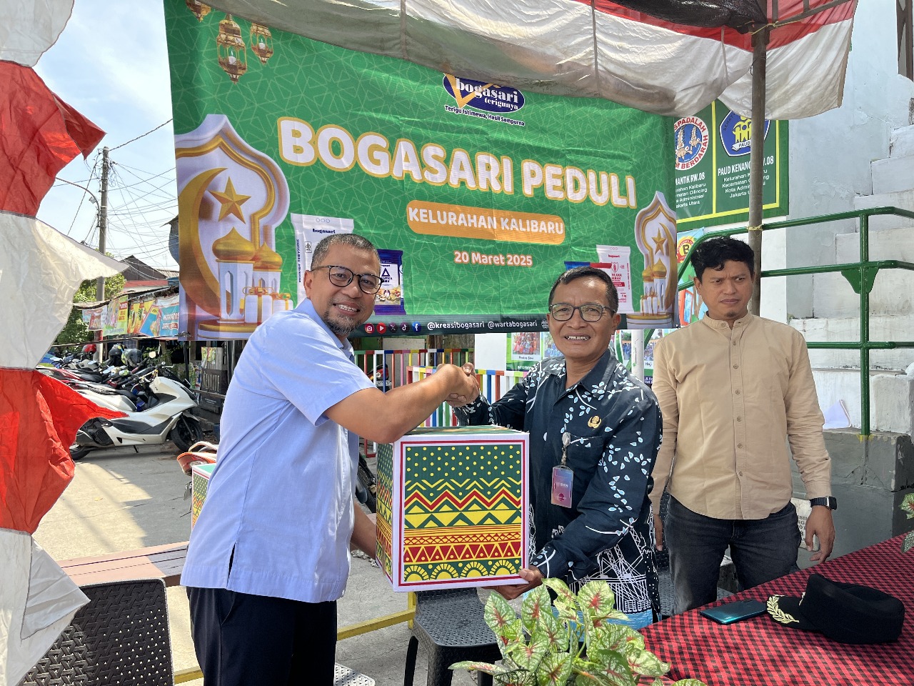 Bogasari Bagikan 1620 Paket Sembako Untuk Anak Yatim dan Disabilitas
