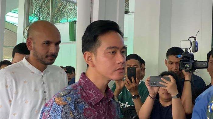 Wapres Gibran Rakabuming Ikut Salatkan Jenazah Titiek Puspa, Suasana Haru Liputi Rumah Duka