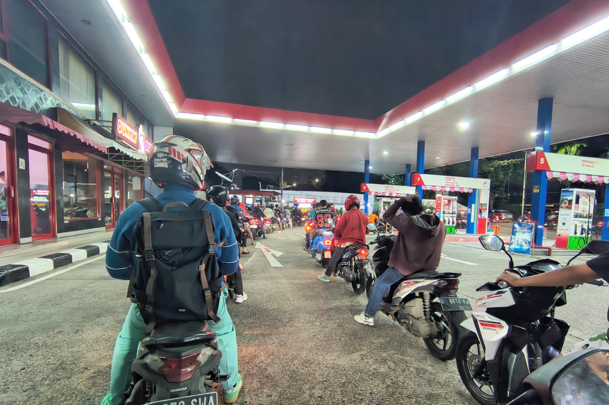 Harga BBM Terbaru Pertamina-Shell Turun Hingga Rp1.200 per Liter, Cek di SPBU Hari Ini 