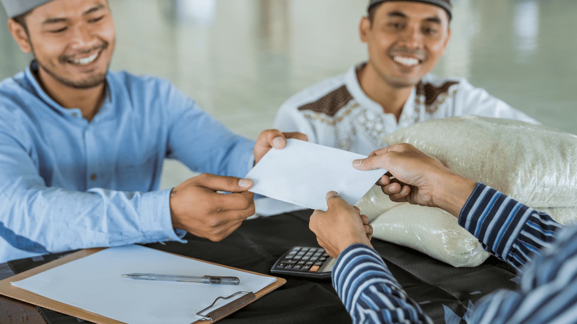 Keajaiban Sedekah di Bulan Ramadan yang Pahalanya Berlipat Ganda