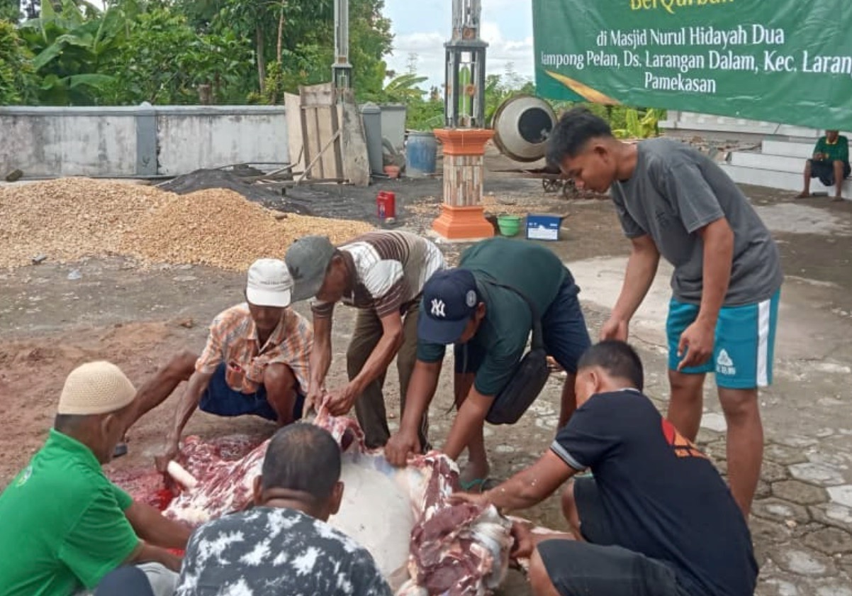 Ikatan Keluarga Pamekasan Salurkan Hewan Kurban untuk Kampung Halaman