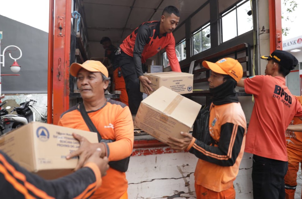 2.038 Jiwa Mengungsi Imbas Banjir Jakarta, BPBD Kirimkan Bantuan Logistik