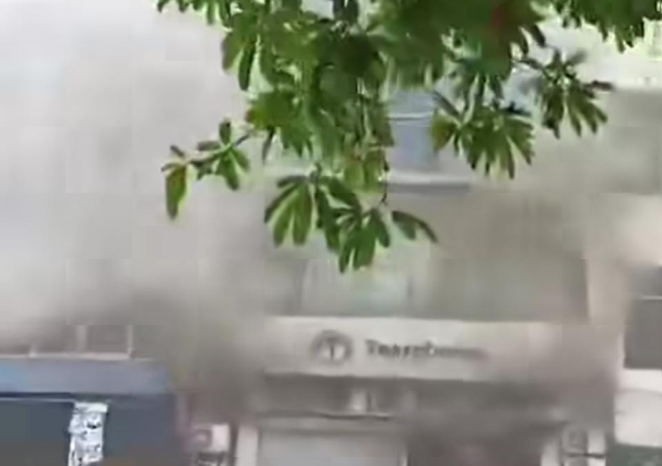 Kebakaran Hebat Lalap Gedung Kantor di Kemayoran, 101 Petugas Pemadam Dikerahkan