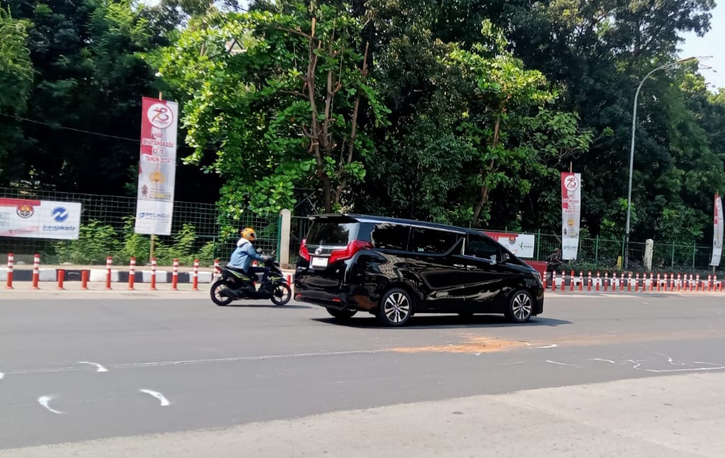 Terpeleset, Karyawati Tewas Terlindas Bus Agra Mas di Jatinegara