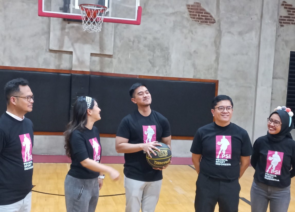 Unik! PSI Serahkan 14 SK Rekomendasi Bakal Calon Kepala Daerah Sambil Lempar Bola Basket