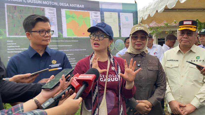Tinjau Lokasi Sekolah Garuda di Mempawah, Wamen Stella Christie Pastikan Pendidikan Berbasis Saintek dan Konservasi Mangrove