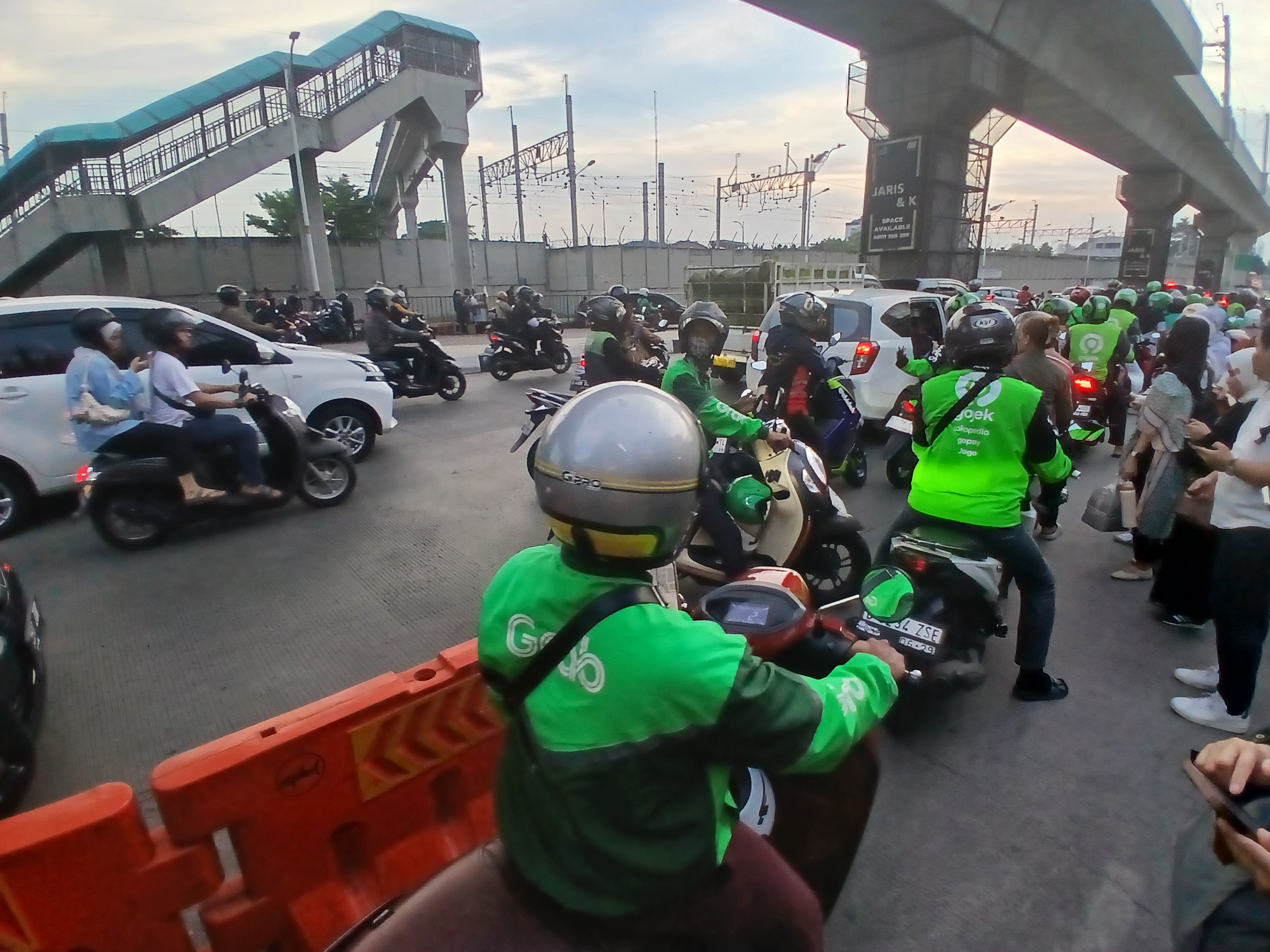 Ramai Driver Ojol Gelar Aksi Unjuk Rasa Imbas Potongan Komisi 20 Persen, Perusahaan Aplikator Buka Suara