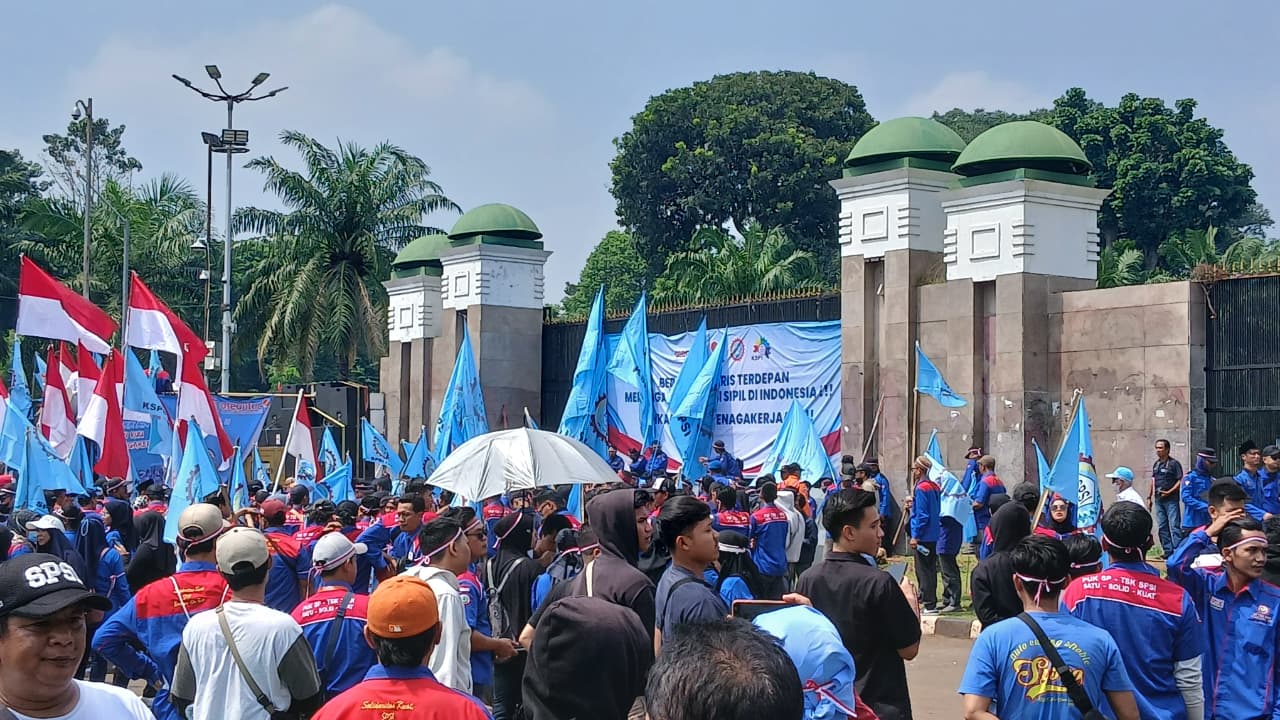 Demo Buruh di DPR dan Patung Kuda, Simak Pengalihan Arus Lalin di Jalan Ini