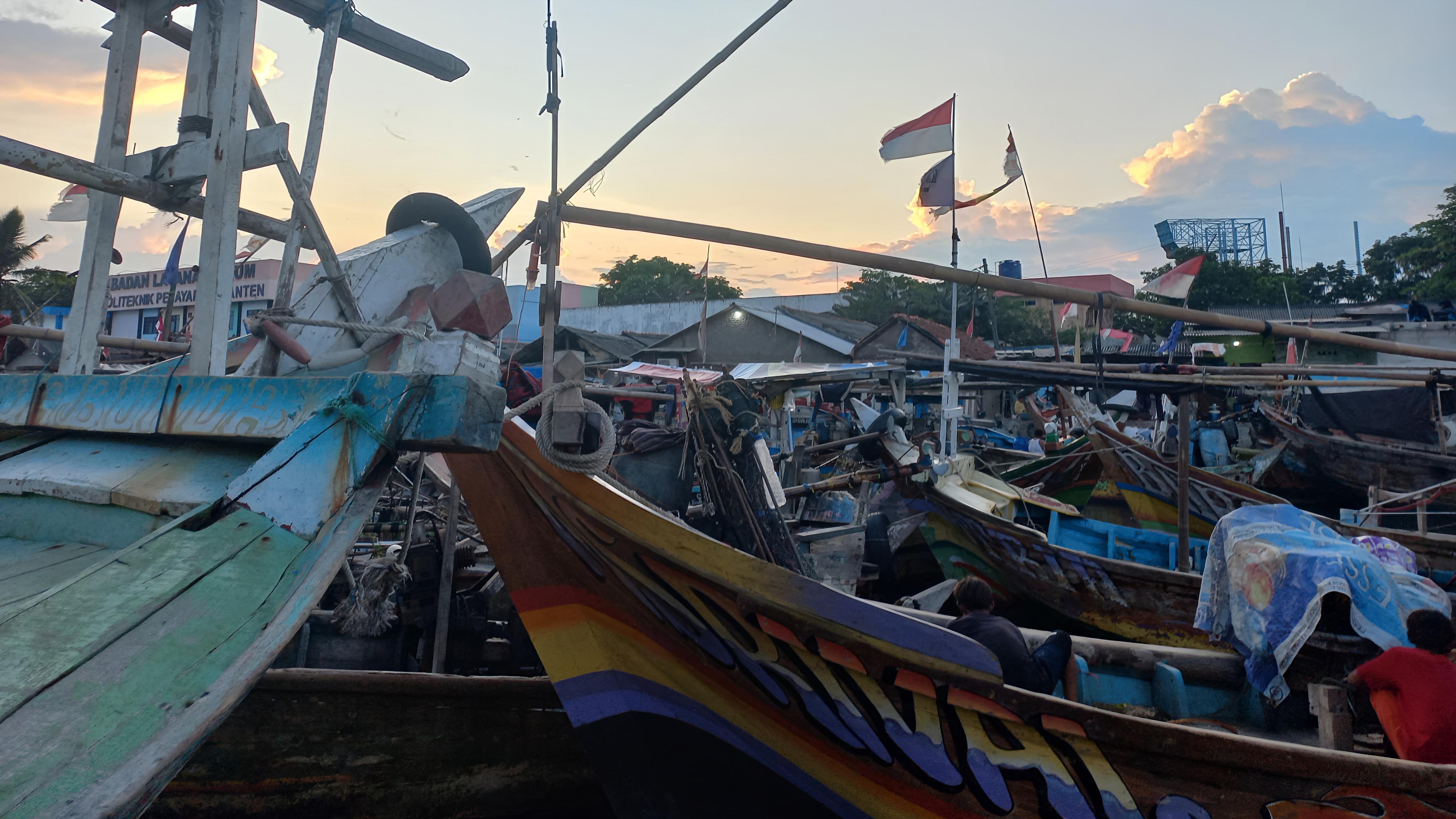 Nelayan Tak Bisa Lagi Cari Kerang dan Udang Gegara Pagar Laut Misterius di Pesisir Tangerang