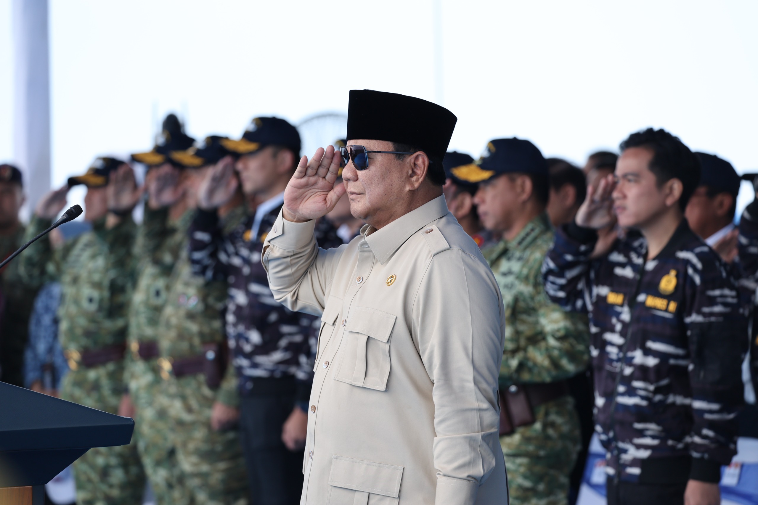 Prabowo Pimpin Inspeksi Armada TNI AL, Pamerkan Deretan Kapal Perang RI 